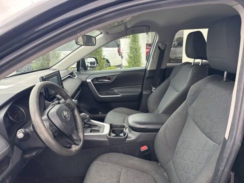 Used 2020 Toyota RAV4 XLE image 14