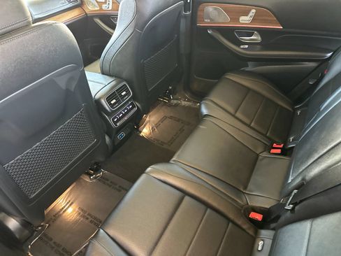 Used 2025 Mercedes-Benz GLS 450 4MATIC image 13