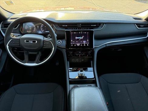 Certified 2025 Jeep Grand Cherokee Laredo image 11