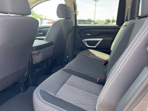Used 2022 Nissan Titan SV RWD image 4