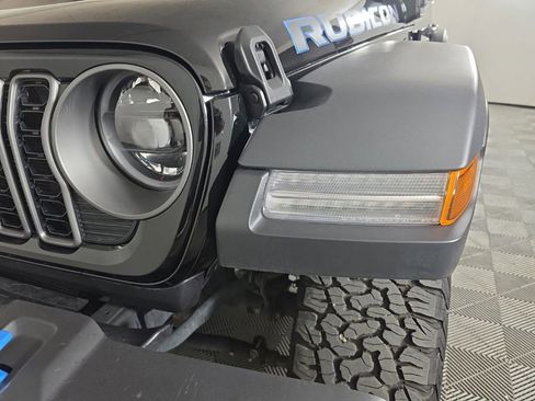 Used 2025 Jeep Wrangler Unlimited Rubicon 4xe w/ Convenience Group AWD/4WD image 15