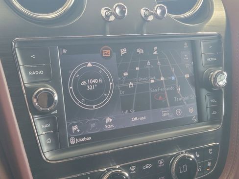 Used 2020 Bentley Bentayga image 31