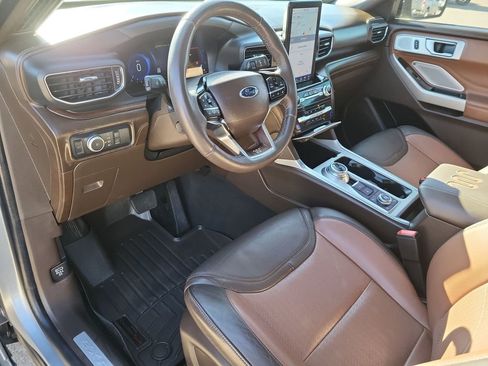 Used 2022 Ford Explorer King Ranch w/ Premium Technology Package image 10