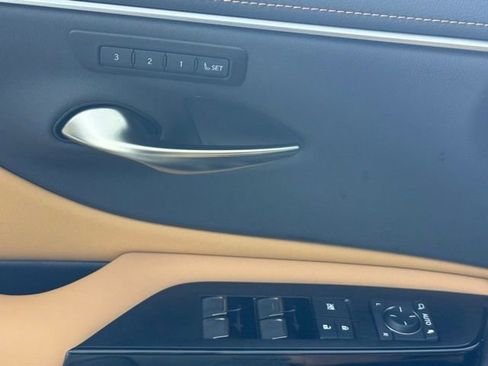 New 2025 Lexus ES 350 w/ Premium Package image 14