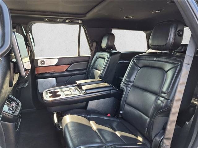 Used 2019 Lincoln Navigator Reserve AWD/4WD image 21