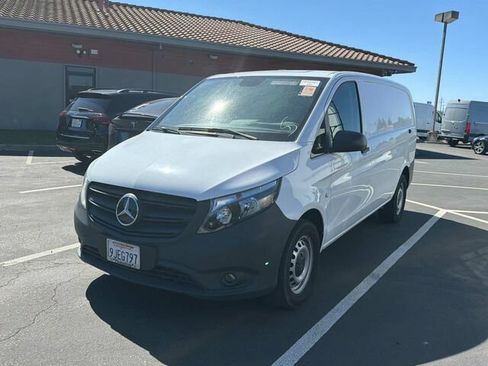 Used 2023 Mercedes-Benz Metris image 2