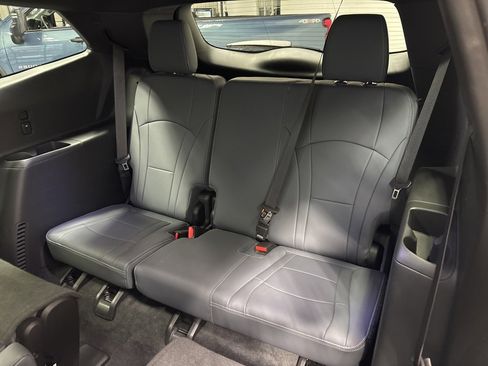 Used 2023 Buick Enclave Essence image 32