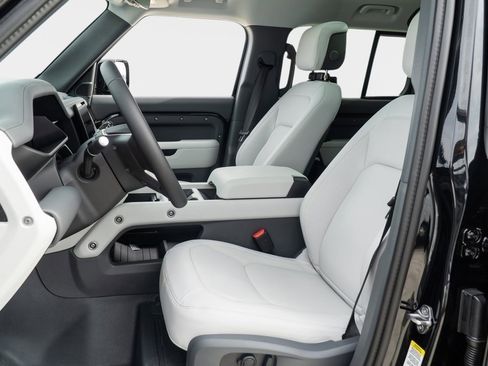 New 2025 Land Rover Defender 110 X-Dynamic SE image 15