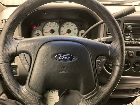Used 2001 Ford Escape XLT image 13
