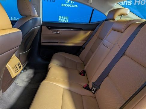 Used 2016 Lexus ES 350 w/ Premium Package w/Wood Trim FWD image 17