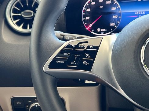 Certified 2025 Mercedes-Benz GLA 250 image 29