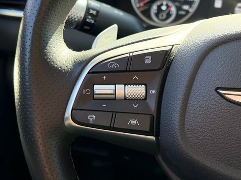 Used 2025 Genesis G70 2.5T image 14
