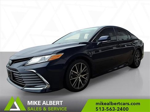 Used 2022 Toyota Camry XLE image 3