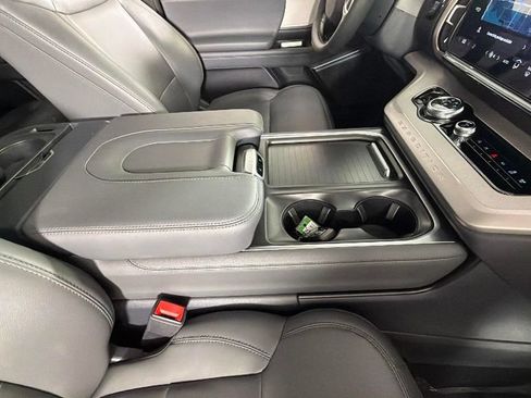 Used 2026 Ford Expedition Active RWD image 39