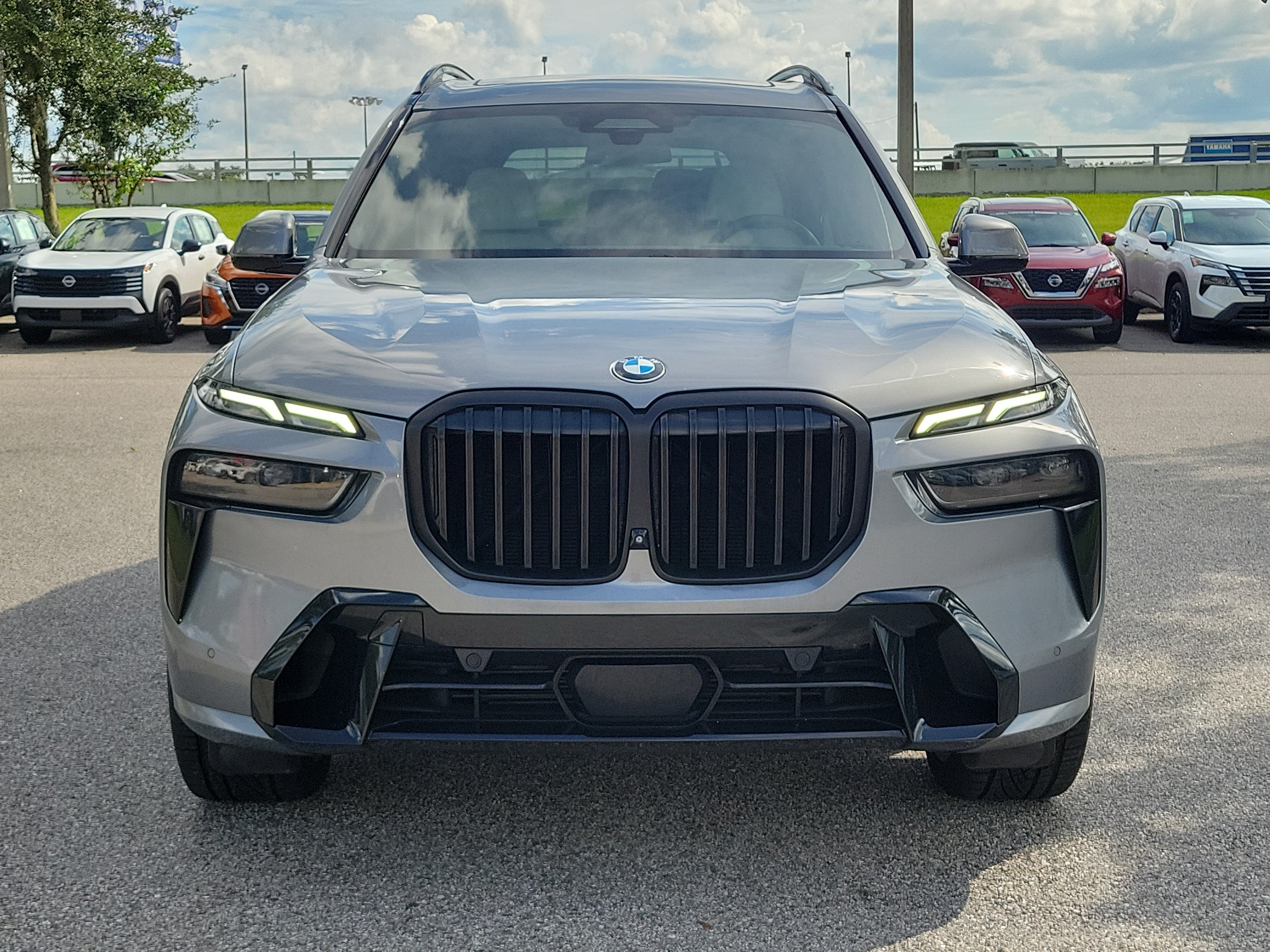 Used 2024 BMW X7 xDrive40i w/ M Sport Package AWD/4WD image 2