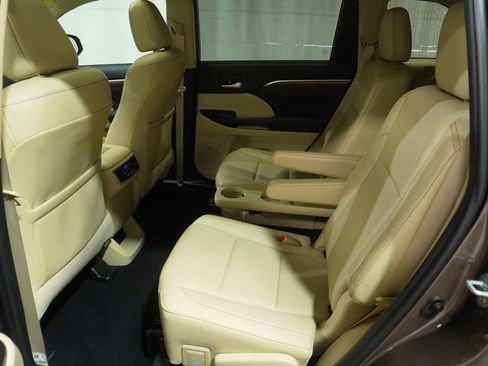 Used 2019 Toyota Highlander Limited AWD/4WD image 15
