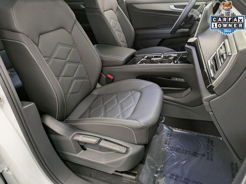 Used 2025 Volkswagen Atlas Cross Sport SE w/ Panoramic Sunroof Package FWD image 32