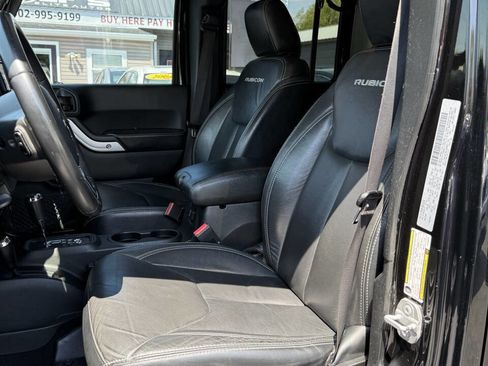 Used 2017 Jeep Wrangler Rubicon AWD/4WD image 5