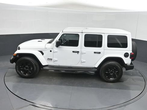 Used 2022 Jeep Wrangler Unlimited Sahara AWD/4WD image 43