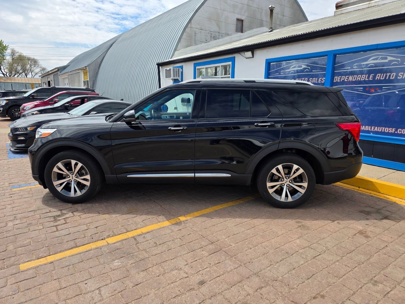 Used 2020 Ford Explorer Platinum w/ Premium Technology Package AWD/4WD image 8