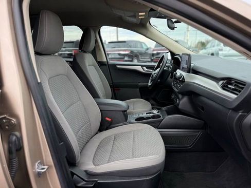 Certified 2020 Ford Escape SE image 18