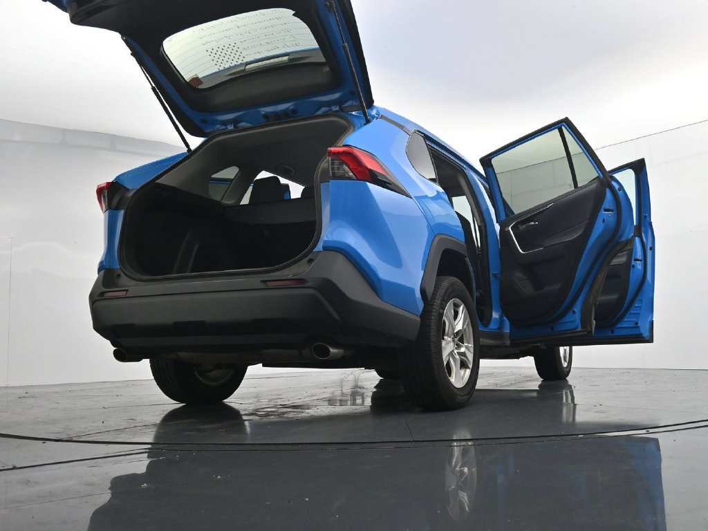 Used 2021 Toyota RAV4 XLE AWD/4WD image 30