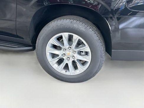 New 2025 Chevrolet Suburban Premier image 34