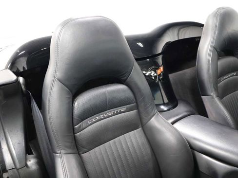 Used 1998 Chevrolet Corvette Convertible w/ Memory Pkg RWD image 19
