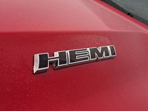 Used 2011 Dodge Challenger R/T image 29