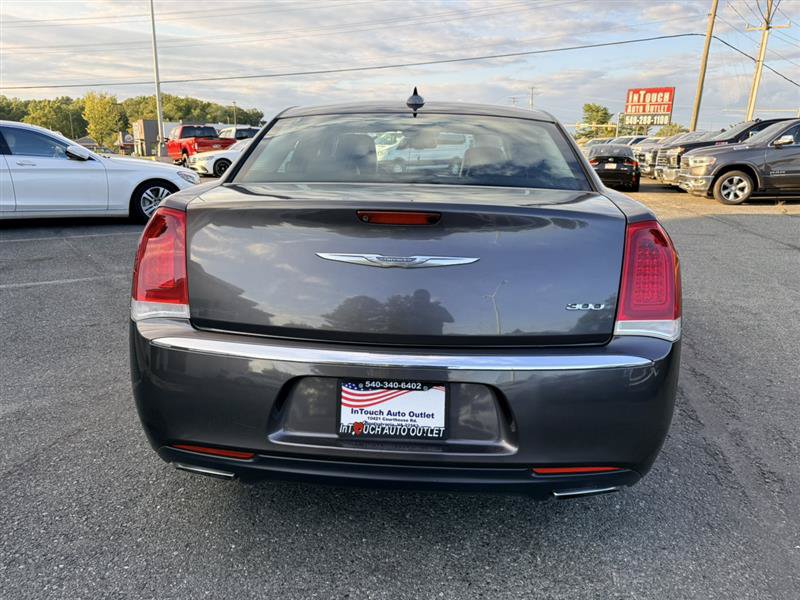 Used 2016 Chrysler 300 Limited RWD image 6
