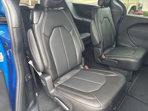 New 2026 Chrysler Pacifica Select image 44