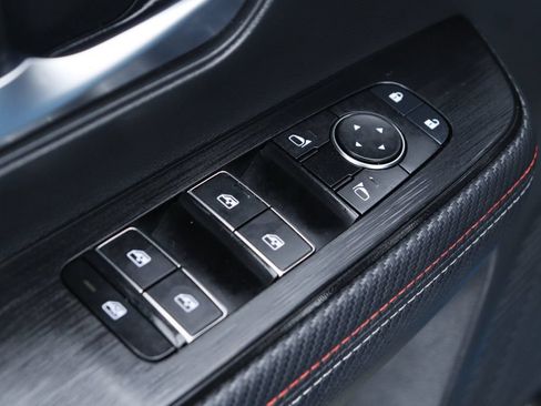 Used 2025 Nissan Kicks SR FWD image 19