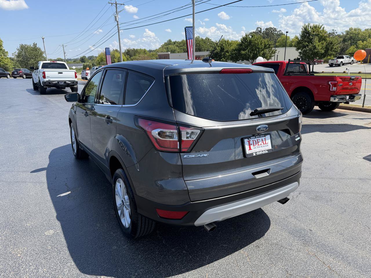 Used 2017 Ford Escape SE FWD image 2
