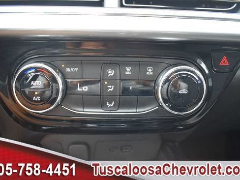 Certified 2025 Chevrolet Trax LT FWD image 33