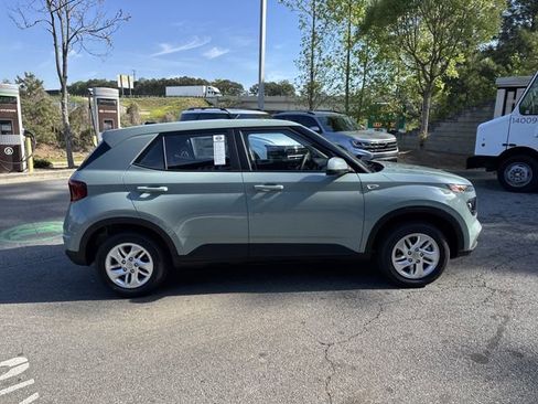 New 2026 Hyundai Venue SE FWD image 8