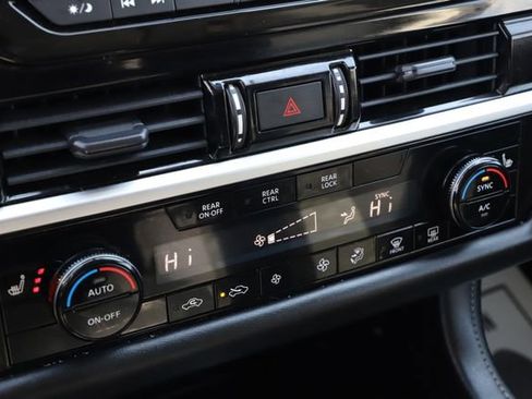 Used 2022 Nissan Pathfinder SV image 30