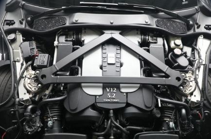 Used 2019 Aston Martin DBS Superleggera RWD image 4