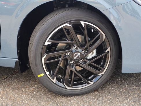 New 2026 Nissan Sentra SR FWD image 18