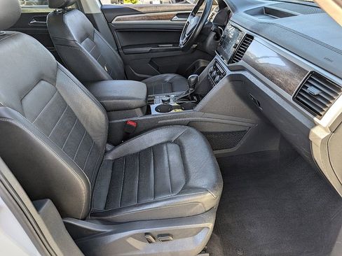 Used 2018 Volkswagen Atlas SEL Premium image 16