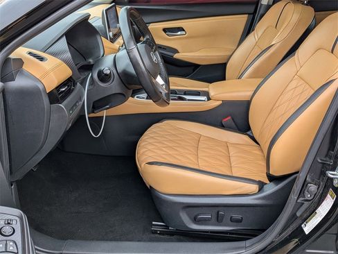 Used 2025 Nissan Sentra SV w/ SV Premium Package image 11