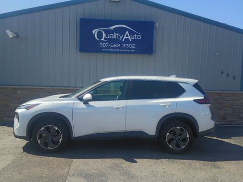 Used 2025 Nissan Rogue SV AWD/4WD image 1