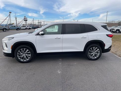 Used 2025 Buick Enclave Preferred image 4