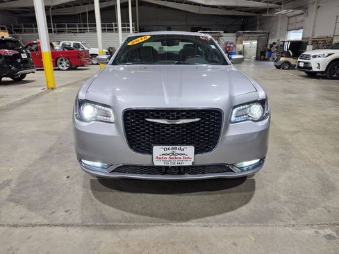 Used 2018 Chrysler 300 S w/ Safetytec Plus Group RWD image 19