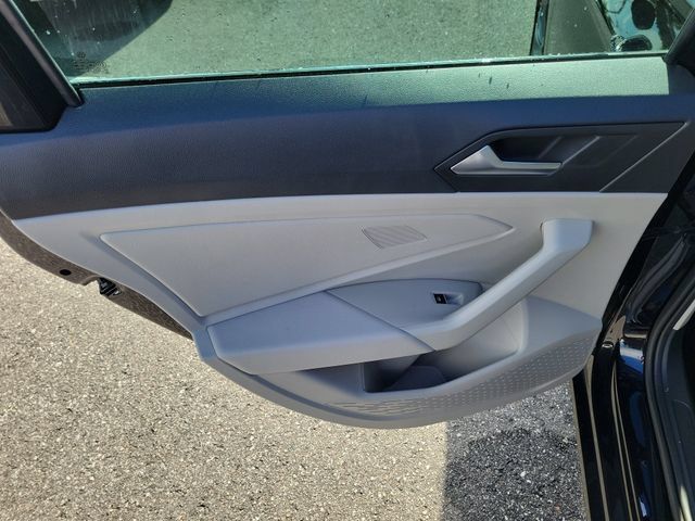 Certified 2023 Volkswagen Jetta SE w/ Panoramic Sunroof Package FWD image 9