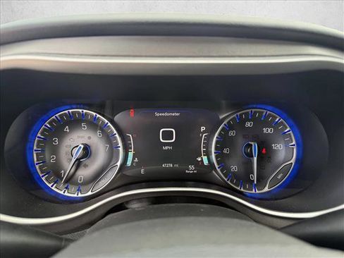 Used 2024 Chrysler Pacifica Touring-L FWD image 15