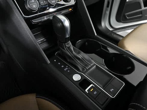 Certified 2022 Volkswagen Atlas Cross Sport SE w/ Panoramic Sunroof Package image 27