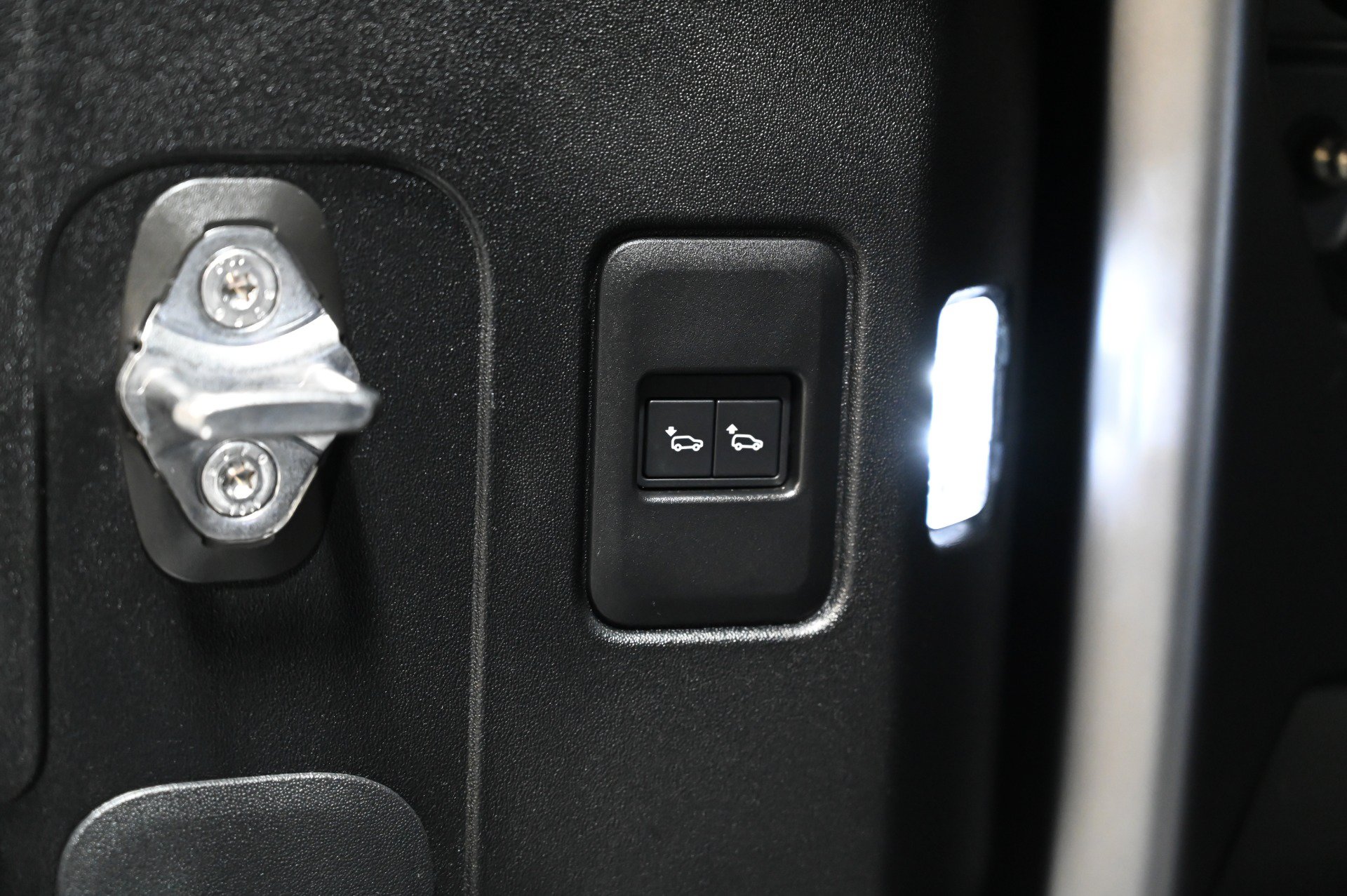 Used 2020 Land Rover Defender 110 HSE AWD/4WD image 49
