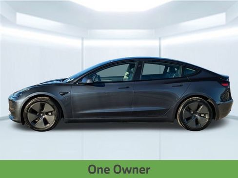 Used 2021 Tesla Model 3 Standard Range Plus image 2