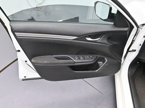 Used 2020 Honda Civic LX image 9