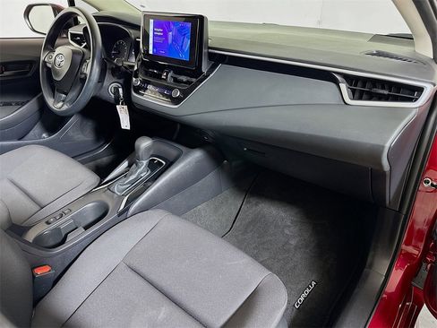Used 2025 Toyota Corolla LE image 26